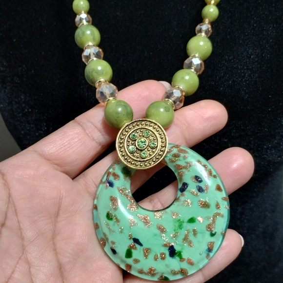 Green and Gold Beaded Necklace - Picture 3 of 5